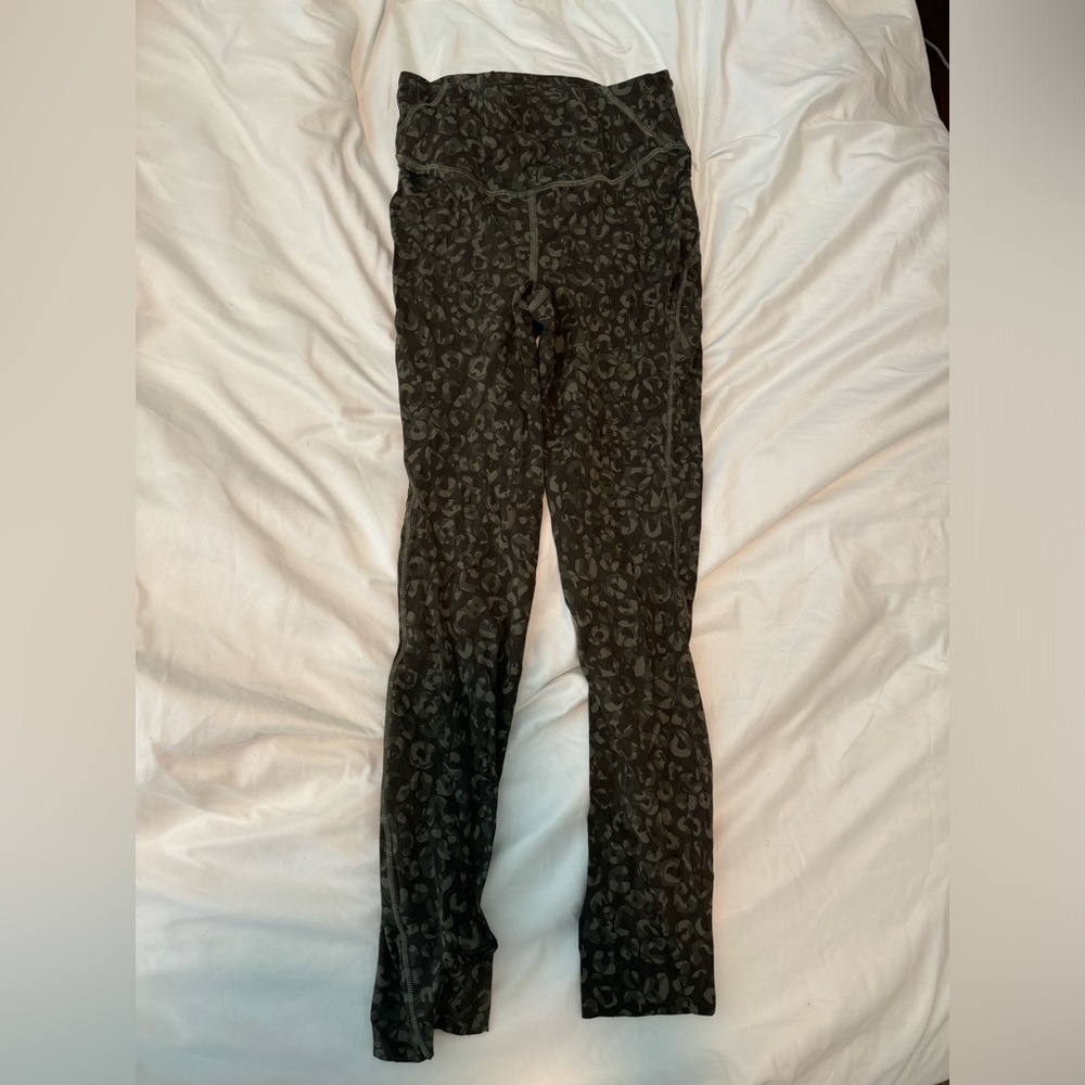 Barely work Base Pace High-Rise Tight 
Intertwined Camo Medium Olive Multi